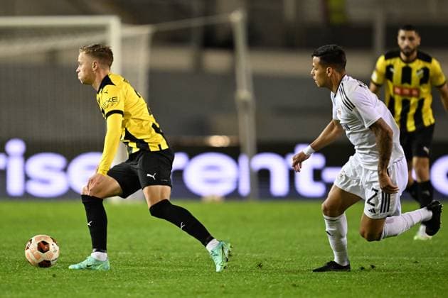 GÖTEBORG 20231005 Häckens Tomas Olai Totland och Qarabags Matheus Silva under tordagens fotbollsmatch i Europa League mellan BK Häcken och Qarabag FK fran Azerbajdzjan pa Ullevi. Göteborg Sverige x9200x