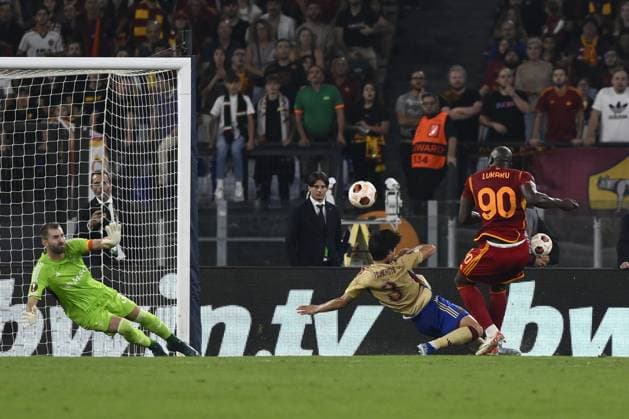 Romelu Lukaku of A.S. Roma score 1-0<during the UEFA Europa League Matchday 2, Group G, between A.S. Roma - Servette F.C. on October 5, 2023 at the Olympic Stadium in Rome, Italy.  Copyright: xDomenicoxCippitelli IPAxSportx x xx IPA_40797612 IPA_IPA40797612