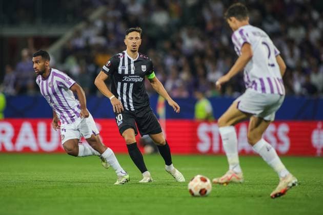 SOCCER - UEFA EL, Toulouse vs LASK TOULOUSE,FRANCE,05.OCT.23 - SOCCER - UEFA Europa League, group stage, Toulouse FC vs Linzer ASK. Image shows Cristian Casseres (Toulouse), Robert Zulj (LASK) and Rasmus Nicolaisen (Toulouse).  GEPAxpictures xManuelxBinder