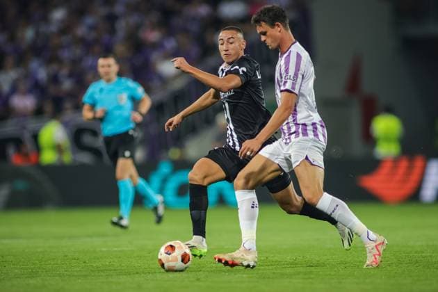 SOCCER - UEFA EL, Toulouse vs LASK TOULOUSE,FRANCE,05.OCT.23 - SOCCER - UEFA Europa League, group stage, Toulouse FC vs Linzer ASK. Image shows Marin Ljubicic (LASK) and Rasmus Nicolaisen (Toulouse).  GEPAxpictures xManuelxBinder