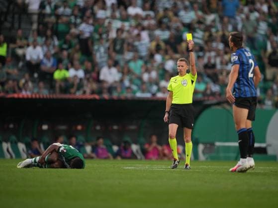 Sporting CP x Atalanta BC - UEFA Europa League 23 24 Arbitro Alejandro Hernandes durante partida entre Sporting CP x Atalanta BC valida pela Uefa Europa League 23 24 no Estadio Jose Alvalade, Lisboa , Portugal (Foto de Pedro Loureiro Avant Sports) Lisboa Estadio Jose Alvalade Portugal Copyright: xPedroxLoureirox xAvantxSportsx