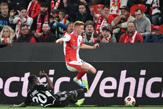 Soccer players L-R Armel Zohouri of Tiraspol and Andres Dumitrescu of Slavia Praha in action during the Football Europe League 2nd round match, group G match Slavia Praha vs Sheriff Tiraspol in Prague, Czech Republic, October 5, 2023. (CTKxPhoto MichalxKamaryt) CTKPhotoP2023100509513  CTKPhotoP2023100509513