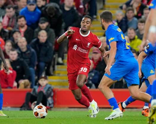 UEFA Europa League Group E Liverpool vs Union Saint-Gilloise Ryan Gravenberch 38 of Liverpool competes for the ball with Charles Vanhoutte 24 of Union Saint-Gilloise during the UEFA Europa League match Liverpool vs Union Saint-Gilloise at Anfield, Liverpool, United Kingdom, 5th October 2023 (Photo by Steve Flynn News Images) Liverpool Anfield Merseyside United Kingdom Copyright: xStevexFlynn NewsxImagesx
