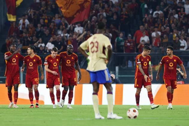 October 5, 2023, ROME, Italy: Romelu Lukaku of Roma celebrates with his teammates after scoring 1-0 goal during the UEFA Europa League, Group G soccer match between AS Roma and Servette FC at Olimpico stadium in Rome, Italy, 05 October 2023. ANSA FEDERICO PROIETTI Soccer: UEFA Europa League; Roma-Servette  - ZUMAa110 20231005_zaf_a110_032 Copyright: xFedericoxProiettix