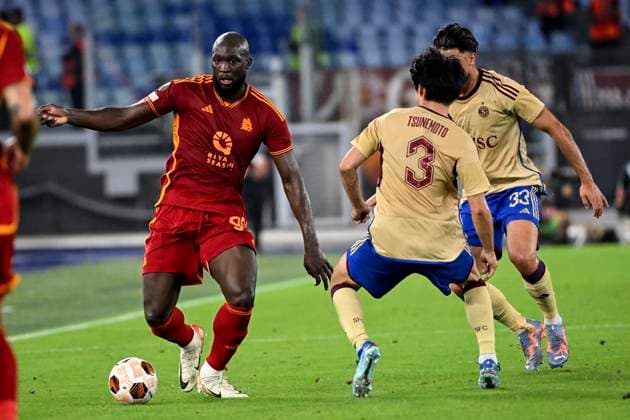 Romelu Lukaku of AS Roma, Keigo Tsunemoto and Nicolas Vouilloz of Servette FC during the Europa League Group G football match between AS Roma and Servette FC at Olimpico stadium in Rome (Italy), October 5th, 2023. andreaxstaccioli