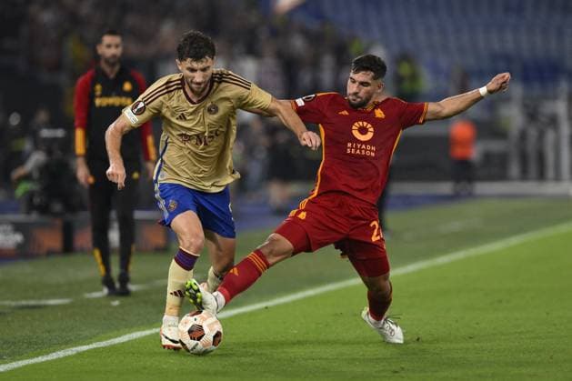 Football Europa League match - AS Roma vs Servette FC Miroslav Stevanovic of Servette F.C. and Houssem Aouar of A.S. Roma during the UEFA Europa League Matchday 2, Group G, between A.S. Roma - Servette F.C. on October 5, 2023 at the Olympic Stadium in Rome, Italy. Rome Italy  Copyright: xIPAxSport ABACAx BRIPASport20231005_568 IPAxSport ABACAx BRIPASport20231005_568