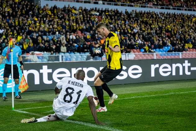 231005 Kevin Medina of Qarabag and Johan Hammar of Häcken during the UEFA Europa League football match between Häcken and Qarabag on October 5, 2023 in Gothenburg. Photo: Mathias Bergeld BILDBYRAN kod MB MB0740 fotboll football soccer fotball uefa europa league häcken qarabag bbeng Copyright: MATHIASxBERGELD BB231005MB051