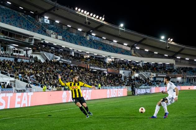 231005 Simon Sandberg of Häcken and Rahil Mammadov of Qarabag during the UEFA Europa League football match between Häcken and Qarabag on October 5, 2023 in Gothenburg. Photo: Mathias Bergeld BILDBYRAN kod MB MB0740 fotboll football soccer fotball uefa europa league häcken qarabag bbeng Copyright: MATHIASxBERGELD BB231005MB052