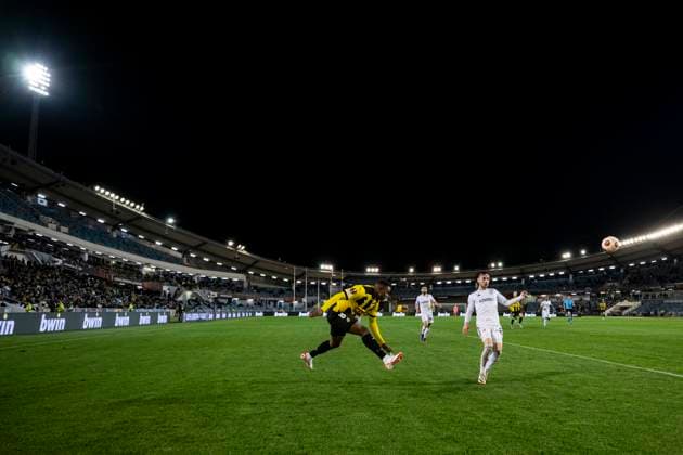 231005 Abdulrazaq Ishaq of Häcken and Marko Jankovic of Qarabag during the UEFA Europa League football match between Häcken and Qarabag on October 5, 2023 in Gothenburg. Photo: Mathias Bergeld BILDBYRAN kod MB MB0740 fotboll football soccer fotball uefa europa league häcken qarabag bbeng Copyright: MATHIASxBERGELD BB231005MB061