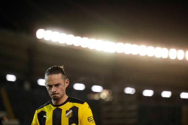 231005 Amor Layouni of Häcken looks dejected after the UEFA Europa League football match between Häcken and Qarabag on October 5, 2023 in Gothenburg. Photo: Mathias Bergeld BILDBYRAN kod MB MB0740 fotboll football soccer fotball uefa europa league häcken qarabag bbeng depp Copyright: MATHIASxBERGELD BB231005MB066