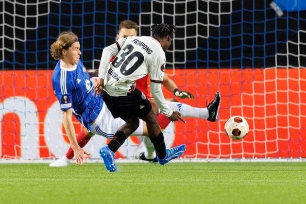 UEFA Europa League i fotball 2023: Molde - Bayer Leverkusen (1-2) Molde 20231005. Bayer Leverkusens Jeremie Frimpong scorer 0-1 malet i duell med Casper oyvann under Europa League kampen i fotball mellom Molde og Bayer Leverkusen pa Aker Stadion. Foto: Svein Ove Ekornesvag NTB Molde Norge EDITORIAL USE ONLY. RESTRICTED USE FOR BETTING COMPANIES Ref:_SPOwz8QqyMeYpc.jpg  Copyright: xSveinxOvexEkornesvagx xNTBx