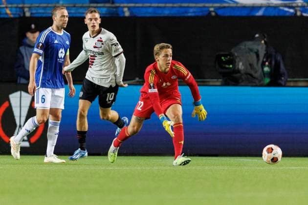 UEFA Europa League i fotball 2023: Molde - Bayer Leverkusen (1-2) Molde 20231005. Moldes keeper Oliver Petersen setter i gang spillet under Europa League kampen i fotball mellom Molde og Bayer Leverkusen pa Aker Stadion. Foto: Svein Ove Ekornesvag NTB Molde Norge EDITORIAL USE ONLY. RESTRICTED USE FOR BETTING COMPANIES Ref:_SPOgZ9eIx0bBrA.jpg  Copyright: xSveinxOvexEkornesvagx xNTBx
