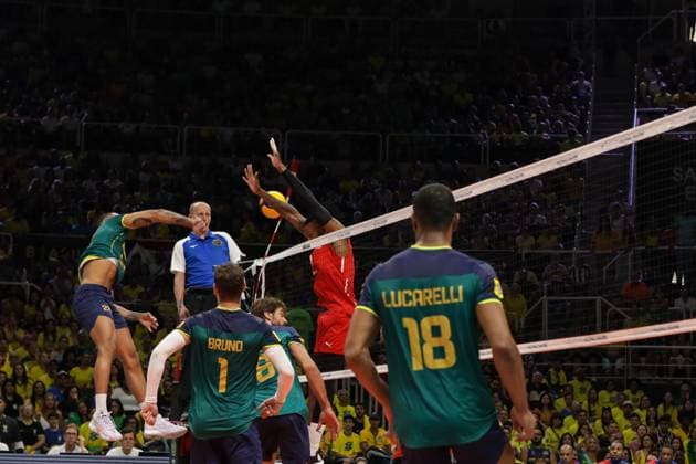 Pré Olímpico de Vôlei Brasil x Cuba RIO DE JANEIRO, RJ - 06.10.2023: PRÉ OLÍMPICO DE VÔLEI BRASIL X CUBA - The Brazilian men& 39;s volleyball team returns to the Maracanãzinho court, in Rio de Janeiro, this Friday morning (6) to face the Cuban team, in a game valid for Group A of the Pre-Olympic Volleyball Tournament. It is worth remembering that only the top two in each group guarantee qualification for the Paris 2024 Olympic Games, Olympische Spiele, Olympia, OS (Photo: Lorando Labbe Fotoarena) x2444089x  LorandoxLabbe