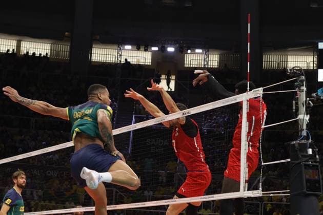 Pré Olímpico de Vôlei Brasil x Cuba RIO DE JANEIRO, RJ - 06.10.2023: PRÉ OLÍMPICO DE VÔLEI BRASIL X CUBA - The Brazilian men& 39;s volleyball team returns to the Maracanãzinho court, in Rio de Janeiro, this Friday morning (6) to face the Cuban team, in a game valid for Group A of the Pre-Olympic Volleyball Tournament. It is worth remembering that only the top two in each group guarantee qualification for the Paris 2024 Olympic Games, Olympische Spiele, Olympia, OS (Photo: Lorando Labbe Fotoarena) x2444093x  LorandoxLabbe