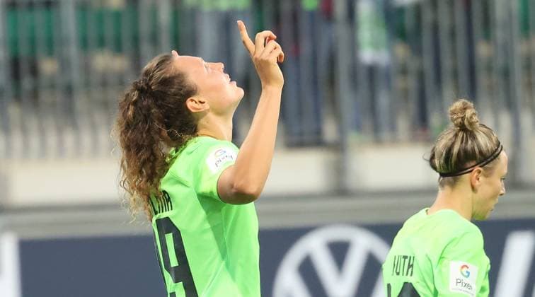1-0 Fenna Kalma (VfL Wolfsburg) Fussball, Frauen, Saison 2023 2024, 1.Liga, Google Pixel Frauen-Bundesliga, VfL Wolfsburg gegen 1.FC Nuernberg DFL REGULATIONS PROHIBIT ANY USE OF PHOTOGRAPHS AS IMAGE SEQUENCES AND OR QUASI-VIDEO.