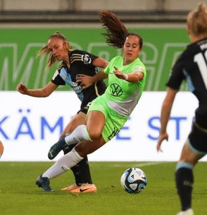 VfL vs. Nürnberg, BL Frauen Wolfsburg, 06.10.2023, FUßBALL - VfL Wolfsburg vs. 1. FC Nürnberg, Google Pixel Frauen-Bundesliga, Saison 2023 24. Nadja Burkard (FC Nürnberg), Nuria Rabano (VfL Wolfsburg) Wolfsburg