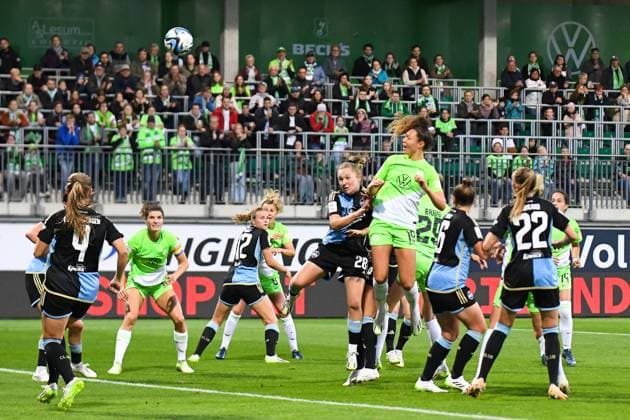 Fußball I Frauen I Saison 2023-2024 I 3. Spieltag I VfL Wolfsburg - 1. FC Nürnberg I 06.10.2023 Fenna Kalma (19, VfL Wolfsburg) erzielt das 1:0 für die Wölfinnen Wolfsburg AOK Stadion Niedersachsen Deutschland Copyright: xLobeca InesxHähnelx