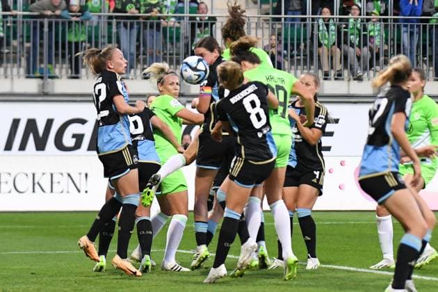 Fußball I Frauen I Saison 2023-2024 I 3. Spieltag I VfL Wolfsburg - 1. FC Nürnberg I 06.10.2023 Fenna Kalma (19, VfL Wolfsburg) erzielt das 1:0 für den VfL Wolfsburg Wolfsburg AOK Stadion Niedersachsen Deutschland Copyright: xLobeca InesxHähnelx