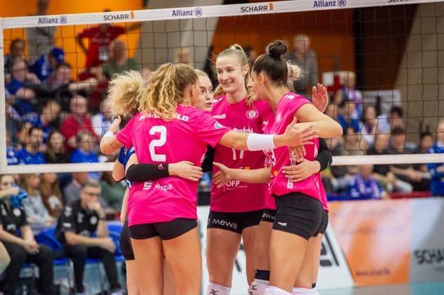 Rachel Joy Anderson (VC Wiesbaden, 17), Freude bei gut laufendem ersten Satz Allianz MTV Stuttgart - VC Wiesbaden, Volleyball, Bundesliga, Frauen, VBL, Saison 2023 24, Spiel 1, 06.10.2023, Stuttgart (SCHARRena), DEU Allianz MTV Stuttgart - VC Wiesbaden, Sport, Volleyball, Bundesliga, Frauen, VBL, Saison 2023 24, Spiel 1, 06.10.2023, Stuttgart (SCHARRena), DEU Stuttgart Copyright: xSandyxDinkelackerx EP_SDR
