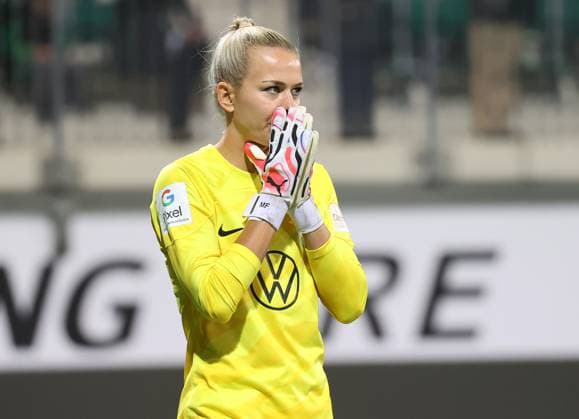 Merle Frohms (VfL Wolfsburg) Fussball, Frauen, Saison 2023 2024, 1.Liga, Google Pixel Frauen-Bundesliga, VfL Wolfsburg gegen 1.FC Nuernberg, 1-0 DFL REGULATIONS PROHIBIT ANY USE OF PHOTOGRAPHS AS IMAGE SEQUENCES AND OR QUASI-VIDEO.
