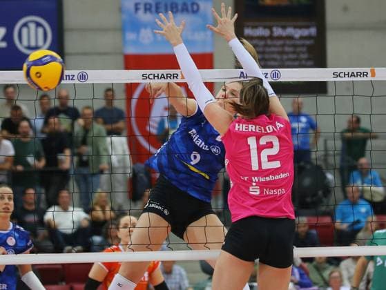 BAU 06.10.2023 Stuttgart Volleyball Allianz MTV Stuttgart vs. VC Wiesbaden, Eline Timmerman (Stuttgart, links)