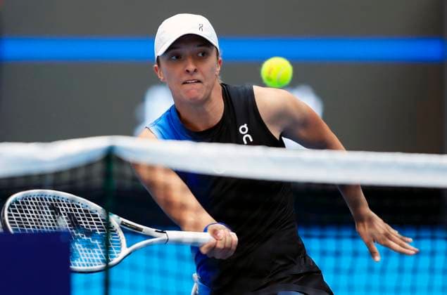 (231007) -- BEIJING, Oct. 7, 2023 -- Iga Swiatek hits a return during the women s singles semifinal between Iga Swiatek of Poland and Coco Gauff of the United States at China Open tennis tournament in Beijing, capital of China, Oct. 7, 2023. ) (SP)CHINA-BEIJING-TENNIS-CHINA OPEN-WOMEN S SINGLES-SEMIFINAL (CN) LuoxYuan 