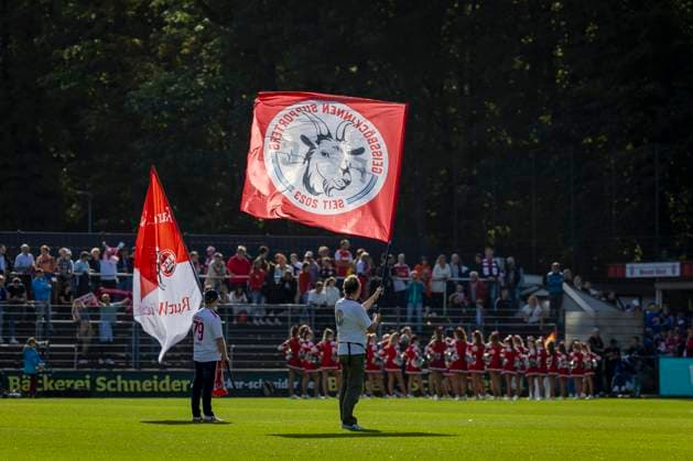 GOOGLE PIXEL Frauen-Bundesliga: 1. FC Köln - MSV Duisburg Geissboeckinnen Supporters vor dem Spiel; GOOGLE PIXEL Frauen-Bundesliga: 1. FC Köln - MSV Duisburg, 3. Spieltag, am 07.10.2023 im Franz-Kremer-Stadion in Koeln. DFL REGULATIONS PROHIBIT ANY USE OF PHOTOGRAPHS AS IMAGE SEQUENCES AND OR QUASI-VIDEO. Copyright: xBEAUTIFULxSPORTS LeahxKohringx