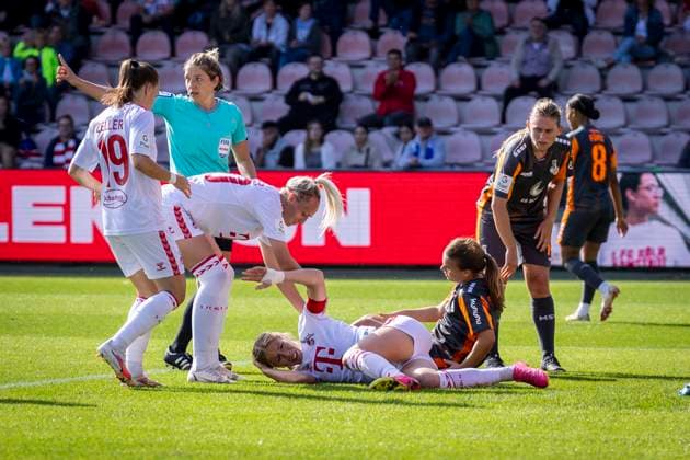 GOOGLE PIXEL Frauen-Bundesliga: 1. FC Köln - MSV Duisburg Sharon Beck (1. FC Koeln, Nr. 10) verletzt nach ihrem Tor zum 1:0; GOOGLE PIXEL Frauen-Bundesliga: 1. FC Köln - MSV Duisburg, 3. Spieltag, am 07.10.2023 im Franz-Kremer-Stadion in Koeln. DFL REGULATIONS PROHIBIT ANY USE OF PHOTOGRAPHS AS IMAGE SEQUENCES AND OR QUASI-VIDEO. Copyright: xBEAUTIFULxSPORTS LeahxKohringx