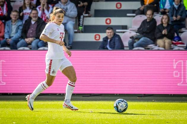 GOOGLE PIXEL Frauen-Bundesliga: 1. FC Köln - MSV Duisburg Torvorlage von Martyna Wiankowska (1. FC Koeln, Nr. 26); GOOGLE PIXEL Frauen-Bundesliga: 1. FC Köln - MSV Duisburg, 3. Spieltag, am 07.10.2023 im Franz-Kremer-Stadion in Koeln. DFL REGULATIONS PROHIBIT ANY USE OF PHOTOGRAPHS AS IMAGE SEQUENCES AND OR QUASI-VIDEO. Copyright: xBEAUTIFULxSPORTS LeahxKohringx
