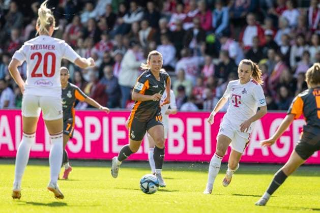 GOOGLE PIXEL Frauen-Bundesliga: 1. FC Köln - MSV Duisburg Meret Guenster (MSV Duisburg, Nr. 10) und Dora Zeller (1. FC Koeln, Nr. 19); GOOGLE PIXEL Frauen-Bundesliga: 1. FC Köln - MSV Duisburg, 3. Spieltag, am 07.10.2023 im Franz-Kremer-Stadion in Koeln. DFL REGULATIONS PROHIBIT ANY USE OF PHOTOGRAPHS AS IMAGE SEQUENCES AND OR QUASI-VIDEO. Copyright: xBEAUTIFULxSPORTS LeahxKohringx
