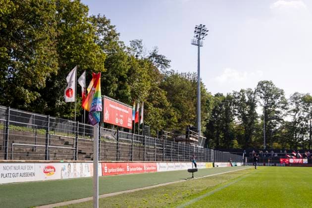 GOOGLE PIXEL Frauen-Bundesliga: 1. FC Köln - MSV Duisburg Neues Scheinwerferlicht im Franz-Kremer Stadion; GOOGLE PIXEL Frauen-Bundesliga: 1. FC Köln - MSV Duisburg, 3. Spieltag, am 07.10.2023 im Franz-Kremer-Stadion in Koeln. DFL REGULATIONS PROHIBIT ANY USE OF PHOTOGRAPHS AS IMAGE SEQUENCES AND OR QUASI-VIDEO. Copyright: xBEAUTIFULxSPORTS LeahxKohringx