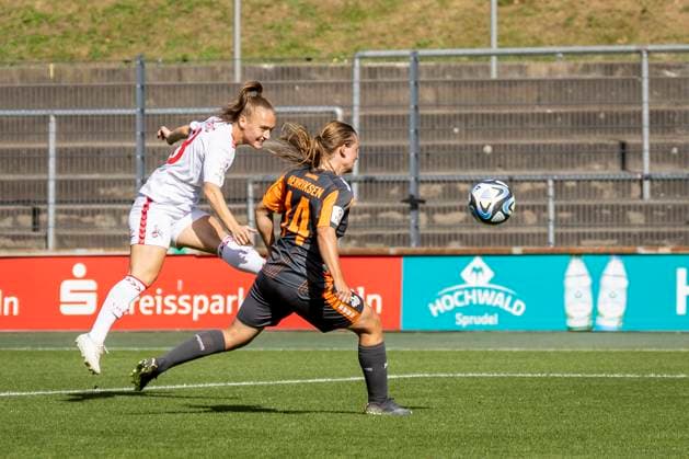 GOOGLE PIXEL Frauen-Bundesliga: 1. FC Köln - MSV Duisburg Tor durch Andrea Gavric (1. FC Koeln, Nr. 18); GOOGLE PIXEL Frauen-Bundesliga: 1. FC Köln - MSV Duisburg, 3. Spieltag, am 07.10.2023 im Franz-Kremer-Stadion in Koeln. DFL REGULATIONS PROHIBIT ANY USE OF PHOTOGRAPHS AS IMAGE SEQUENCES AND OR QUASI-VIDEO. Copyright: xBEAUTIFULxSPORTS LeahxKohringx
