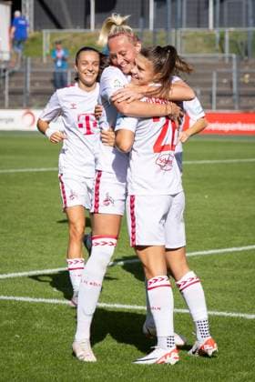 GOOGLE PIXEL Frauen-Bundesliga: 1. FC Köln - MSV Duisburg Freude bei Meike Messmer (1. FC Koeln, Nr. 20) und Martyna Wiankowska (1. FC Koeln, Nr. 26); GOOGLE PIXEL Frauen-Bundesliga: 1. FC Köln - MSV Duisburg, 3. Spieltag, am 07.10.2023 im Franz-Kremer-Stadion in Koeln. DFL REGULATIONS PROHIBIT ANY USE OF PHOTOGRAPHS AS IMAGE SEQUENCES AND OR QUASI-VIDEO. Copyright: xBEAUTIFULxSPORTS LeahxKohringx