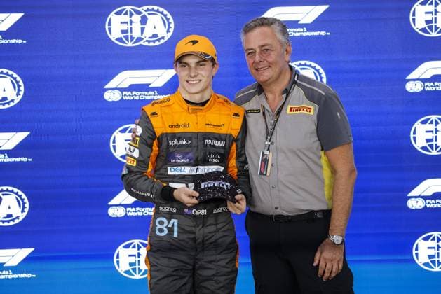 PIASTRI Oscar (aus), McLaren F1 Team MCL60, portrait pole sprint shootout ISOLA Mario (ita), Motorsport Racing Manager of Pirelli, portrait during the 2023 Formula 1 Qatar Grand Prix, 17th round of the 2023 Formula One World Championship, WM, Weltmeisterschaft from October 6 to 8, 2023 on the Lusail International Circuit, in Doha, Qatar - F1 - QATAR GRAND PRIX 2023 DPPI Panoramic  00123038__R5_7546