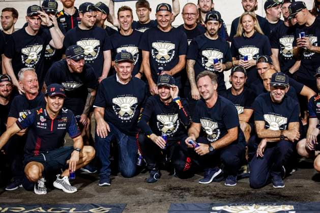 VERSTAPPEN Max (ned), Red Bull Racing RB19, portrait celebrates his 3rd Formula One World Champion mechanic, mecanicien, mechanics PEREZ Sergio (mex), Red Bull Racing RB19, portrait WHEATLEY Jonathan (gbr), Team Manager of Red Bull Racing, portrait MARKO Helmut (aut), Drivers™ Manager of Red Bull Racing, portrait HORNER Christian (gbr), Team Principal of Red Bull Racing, portrait NEWEY Adrian (gbr), Chief Technical Officer of Red Bull Racing, portrait during the 2023 Formula 1 Qatar Grand Prix, 17th round of the 2023 Formula One World Championship, WM, Weltmeisterschaft from October 6 to 8, 2023 on the Lusail International Circuit, in Doha, Qatar - F1 - QATAR GRAND PRIX 2023 DPPI Panoramic 00123038__R3_8503