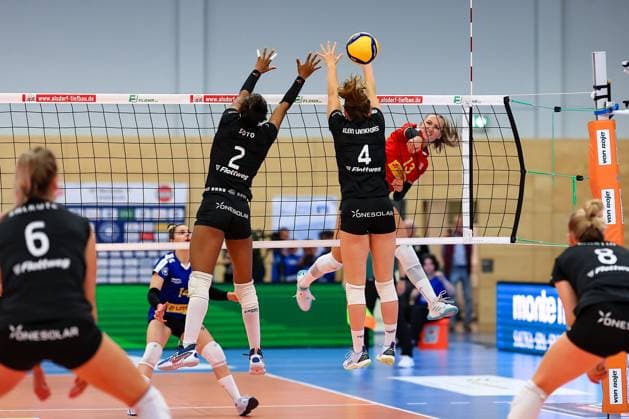 1. Volleyball Bundesliga Frauen 2023-2024, VC Neuwied 77 - Rote Raben Vilsbiburg Außenangriff durch Lydia Stemmler (VCN, 13) Neuwied RWG Sporthalle Rheinland-Pfalz Deutschland
