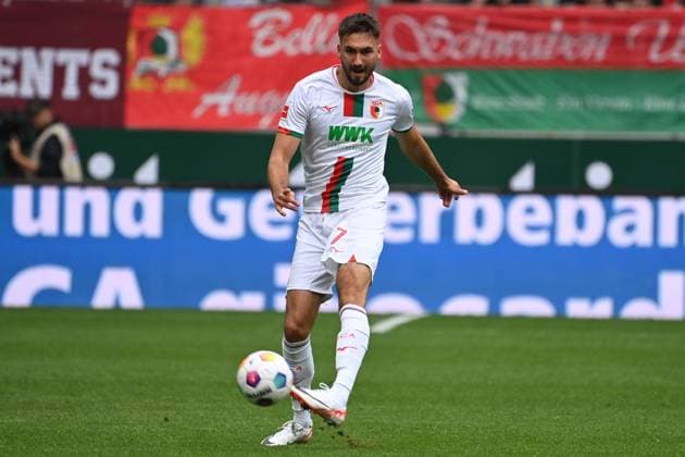 Dion BELJO (FC Augsburg), Aktion,Einzelaktion,Einzelbild, Freisteller,Ganzkoerperaufnahme,ganze Figur Fussball 1. Bundesliga Saison 2023 2024, 7.Spieltag, Spieltag07 FC Augsburg - SV Darmstadt 98 1-2 am 07.10.2023 ,WWK Arena Augsburg.