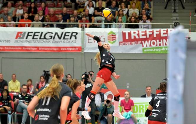 7.10.2023, Dresdens Hesterr Jasper schmettert, Volleyball, Bundesliga, Dresdner SC - SC Potsdam 0:3, (c) Dresden Deutschland