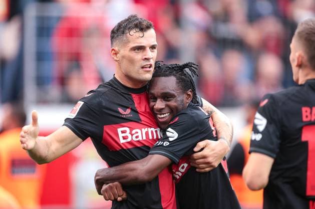 Sport Themen der Woche KW40 08.10.2023, Fussball, Saison 2023 2024, 1. Bundesliga, 7. Spieltag, Bayer 04 Leverkusen - 1. FC Köln, v. l. Granit Xhaka (Bayer 04 Leverkusen), Jeremie Frimpong (Bayer 04 Leverkusen) bejubeln das Tor zum 2:0, Leverkusen BayArena NRW Deutschland xRHR-FOTO DEx *** 08 10 2023, football, season 2023 2024, 1 Bundesliga, 7 matchday, Bayer 04 Leverkusen 1 FC Köln, v l Granit Xhaka Bayer 04 Leverkusen , Jeremie Frimpong Bayer 04 Leverkusen celebrate the goal to 2 0, Leverkusen BayArena NRW Germany xRHR PHOTO DEx Copyright: DennisxEwert RHR-FOTOx RHR-FOTO DE
