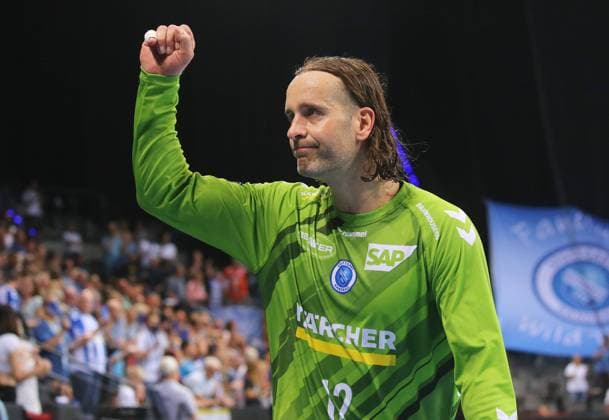 BAU 08.10.2023 Stuttgart Handball TVB Stuttgart vs. SG Flensburg-Handewitt, Silvio Heinevetter (TVB) jubelt und ballt die Faust