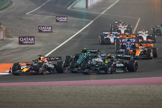 Start, 1 Max Verstappen (NLD, Oracle Red Bull Racing), 63 George Russell (GBR, Mercedes-AMG Petronas F1 Team), 44 Lewis Hamilton (GBR, Mercedes-AMG Petronas F1 Team), F1 Grand Prix of Qatar at Lusail International Circuit on October 8, 2023 in Doha, Qatar. (Photo by HOCH ZWEI) Doha Qatar