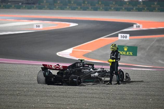 08.10.2023, Losail International Circuit, Doha, Formula 1 Qatar Airways Qatar Grand Prix 2023 ,im Bild Rennstart: Unfall zwischen Lewis Hamilton (GBR), Mercedes-AMG Petronas Formula One Team und George Russell (GBR), Mercedes-AMG Petronas Formula One Team Doha Losail International Circuit Qatar