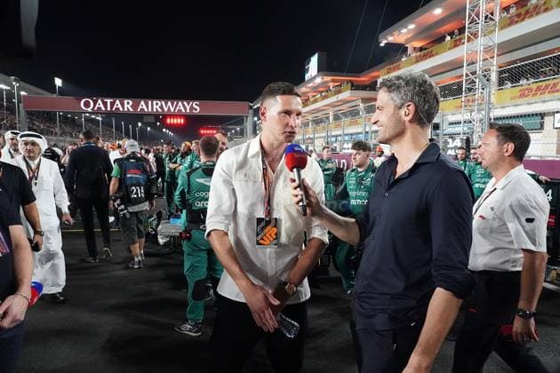 08.10.2023, Losail International Circuit, Doha, Formula 1 Qatar Airways Qatar Grand Prix 2023 ,im Bild Fussballer Julian Draxler (Al-Ahli SC) im Interview mit Sky Deutschland Reporter Peter Hardenacke. Doha Losail International Circuit Qatar