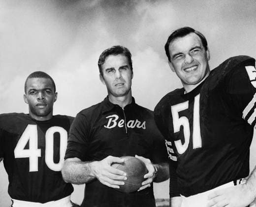 Longtime Chicago Bears star DICK BUTKUS (December 9, 1942 - October 5, 2023) has died at age 80, peacefully in his sleep at his home in Malibu, California. Ranked the most feared tacklers in league history, Butkus™ name has become synonymous with the violent side of football: fear and intimidation. He was also synonymous with greatness at middle linebacker, and in many ways the NFL, American Football Herren, USA itself. FILE PHOTO: Chicago, Illinois, USA: Chicago Bears coach JIM DOOLEY stands between GALE SAYERS, left, and DICK BUTKUS in 1968. Chicago USA - ZUMA-DIC 19681005_mda_m67_313 Copyright: xPhilxMascionex