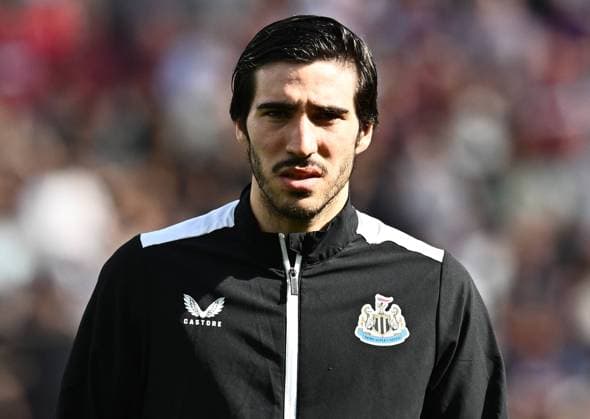 LONDON, ENGLAND - OCTOBER 8: Sandro Tonali of Newcastle United headshot during the Premier League match between West Ham United and Newcastle United at London Stadium on October 8, 2023 in London, E EDITORIAL USE ONLY. No use with unauthorized audio, video, data, fixture lists, club league logos or live services. Online in-match use limited to 120 images, no video emulation. No use in betting, games or single club league player publications West Ham United v Newcastle United - Premier League Copyright: xSebastianxFrej MBxMediax