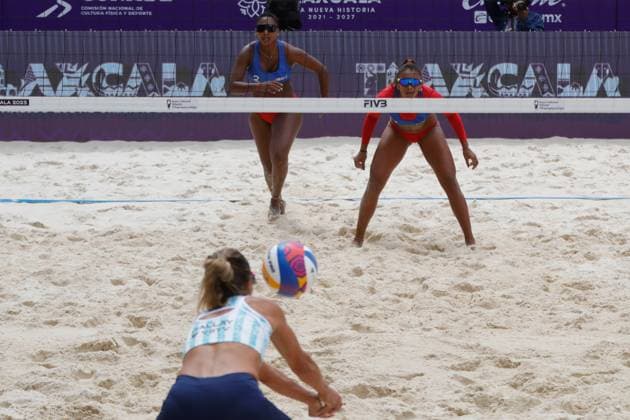 October 9, 2023, Tlaxcala, Mexico: Karelys Simisterra Ortiz (2) and Ariana Castro Jarrin (1) of Ecuador compete against team Argentina during the Ecuador vs Argentina match of Women s Beach World Championship, WM, Weltmeisterschaft Tlaxcala. on October 9, 2023 in Tlaxcala, Mexico. Tlaxcala Mexico - ZUMAe321 0307703869st Copyright: xEssenexHernandezx
