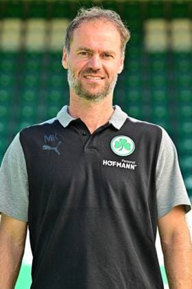 21.09.2023 - SpVgg Greuther Fürth ( Kleeblatt Spielvereinigung ) - 2. Fussball Bundesliga - Saison 2023 2024 - Fototermin Porträttermin Vorstellung Präsentation Pressetermin - - Einzelbild Einzelfoto Portrait Porträt Kopfbild - Marco Konrad (Co-Trainer SpVgg Greuther Fürth )