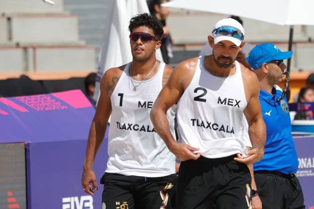 Men™s Match USA Vs Mexico Beach volleyball, Beachvolleyball World Cup October 10, 2023, Tlaxcala, Mexico: Juan Virgen (R) and Miguel Sarabia of Mexico compete against team United States during the Beach Volleyball World Cup Men s match between USA and Mexico. on October 10, 2023 in Tlaxcala, Mexico. (Photo by Essene Hernandez Eyepix Group) Copyright: xEssenexHernandez xEyepixxGroupx EH_10102023_100922