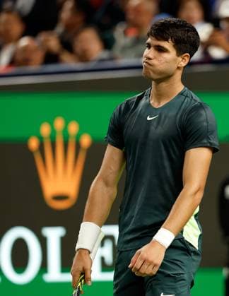 Sport Bilder des Tages (231011) -- SHANGHAI, Oct. 11, 2023 -- Carlos Alcaraz of Spain reacts during the men s singles round of 16 match between Carlos Alcaraz of Spain and Grigor Dimitrov of Bulgaria at the ATP, Tennis Herren Shanghai Masters tennis tournament in Shanghai, east China, Oct. 11, 2023. ) (SP)CHINA-SHANGHAI-TENNIS-ATP TOUR-SHANGHAI MASTERS(CN) WangxLili 