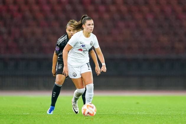 Zurich, Switzerland, October 11th 2023: Leela Egli (19 Zurich) controls the ball during the UEFA Womens Champions League Round 2 First leg football match between FC Zurich and FC Ajax at Letzigrund in Zurich, Switzerland. (Daniela Porcelli SPP) Copyright: xDanielaxPorcellix xSPPx spp-en-DaPoSp-20231011-DP102935